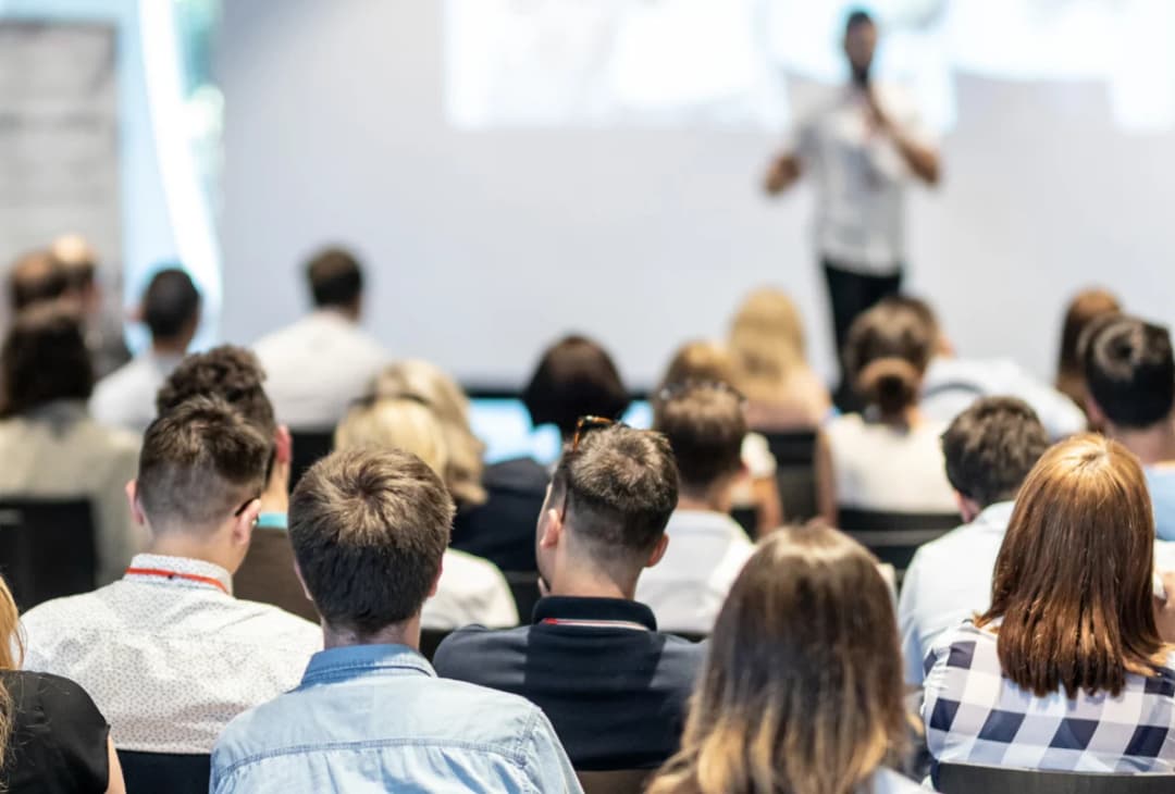 Konference AIWAY - publikum na přednášce